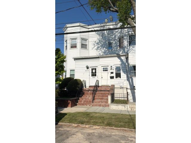  8 BR,  2.00 BTH &nbsp;House style home in Flushing