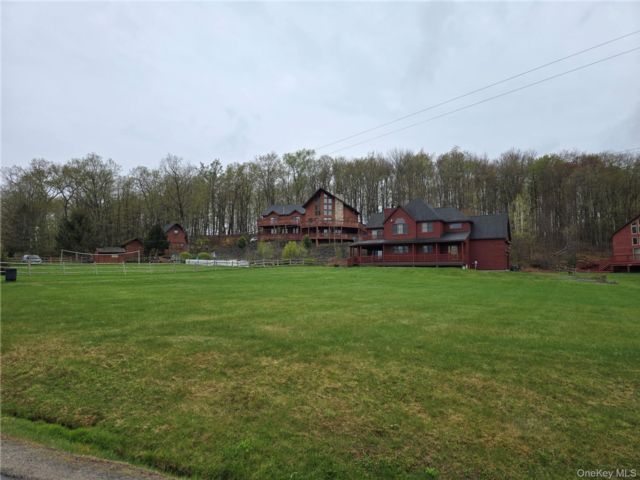  4 BR,  5.00 BTH &nbsp;Contemporary style home in Swan Lake