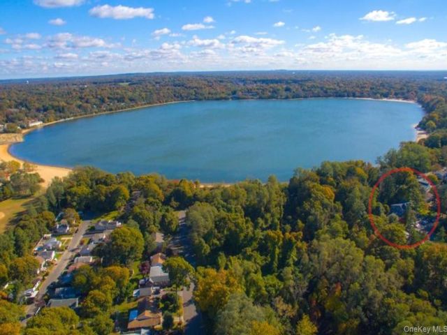  3 BR,  2.00 BTH &nbsp;Hi ranch style home in Ronkonkoma