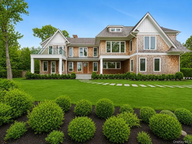  7 BR,  9.00 BTH &nbsp;Modern style home in Sag Harbor