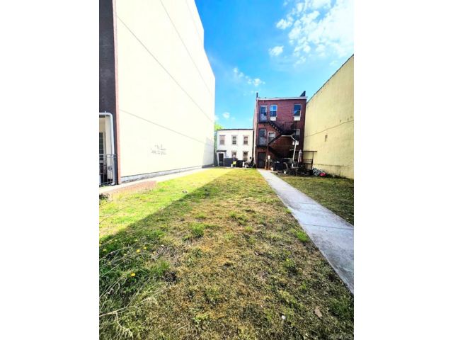 [PHOTO]