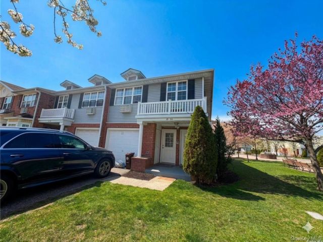  6 BR,  3.00 BTH &nbsp;House style home in Queens Village