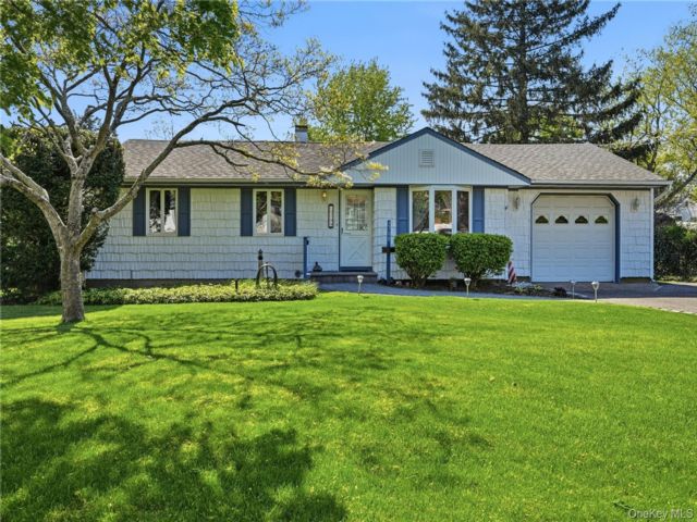  3 BR,  2.00 BTH &nbsp;Ranch style home in Medford