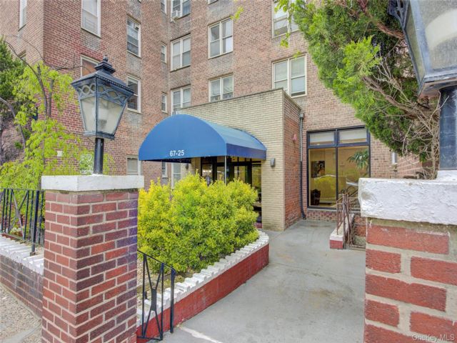  2 BR,  1.00 BTH &nbsp;Other style home in Forest Hills