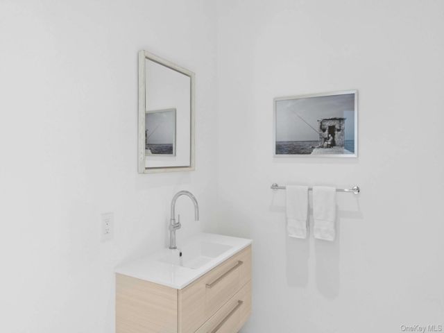 [PHOTO]