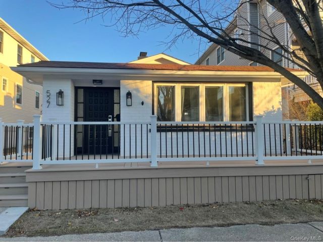  2 BR,  2.00 BTH &nbsp;Ranch style home in Long Beach