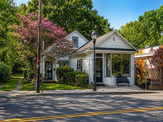 Studio,  0.00 BTH &nbsp;Commercial style home in Jamesport
