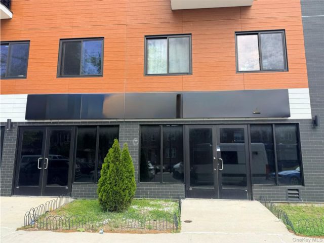 Studio,  0.00 BTH &nbsp;Commercial style home in Richmond Hill
