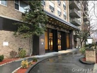  3 BR,  3.00 BTH &nbsp;Other style home in Flushing