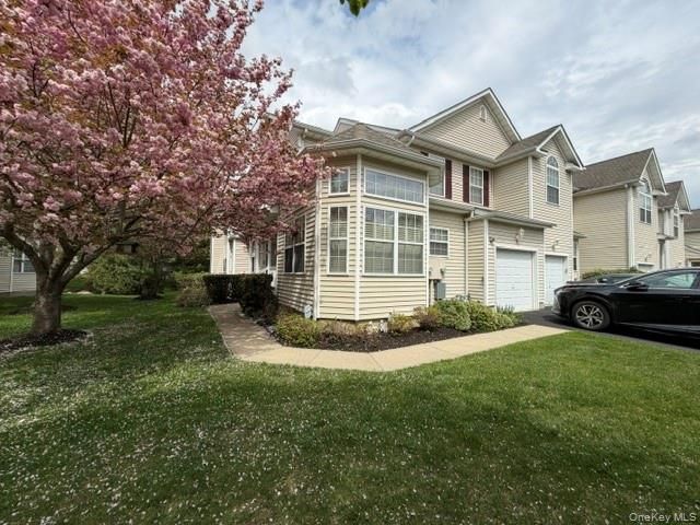  3 BR,  3.00 BTH &nbsp;Condo style home in Medford