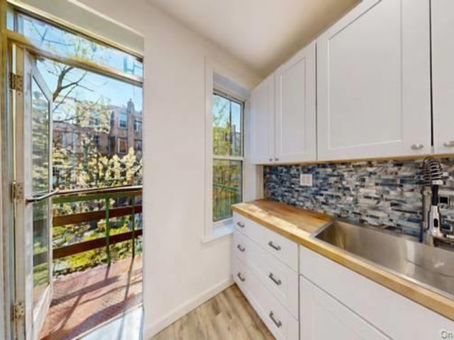  2 BR,  1.00 BTH &nbsp;Traditional style home in Ridgewood