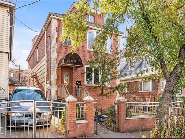  2 BR,  1.00 BTH &nbsp;House style home in Forest Hills