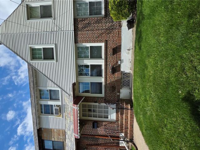  3 BR,  2.00 BTH &nbsp;Colonial style home in Middle Village
