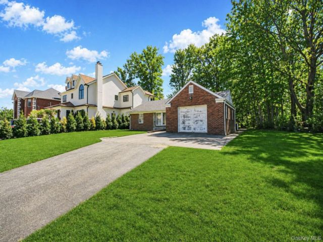  3 BR,  1.00 BTH &nbsp;Ranch style home in South Beach