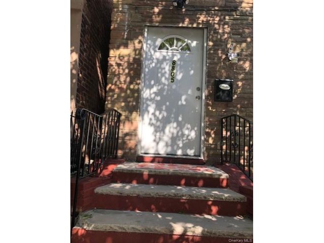  4 BR,  2.00 BTH &nbsp;Colonial style home in Woodhaven