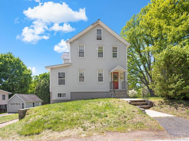  4 BR,  3.00 BTH &nbsp;House style home in Buchanan