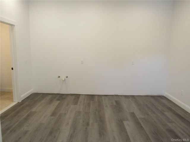 [PHOTO]