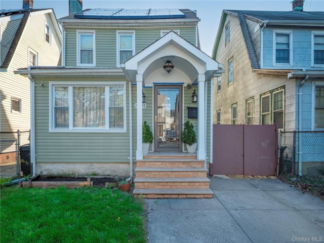  4 BR,  3.00 BTH &nbsp;Other style home in Saint Albans