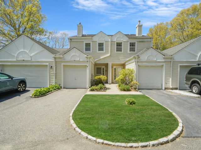  2 BR,  2.00 BTH &nbsp;Condo style home in Manorville