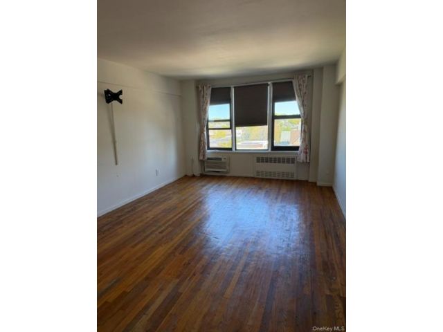  1 BR,  1.00 BTH &nbsp;Other style home in Flushing