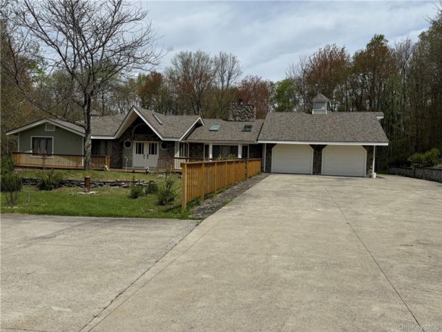  5 BR,  4.00 BTH &nbsp;Contemporary style home in Liberty