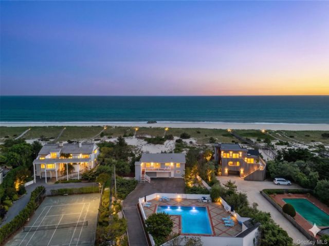  5 BR,  4.00 BTH &nbsp;Raised ranch style home in Westhampton Beach