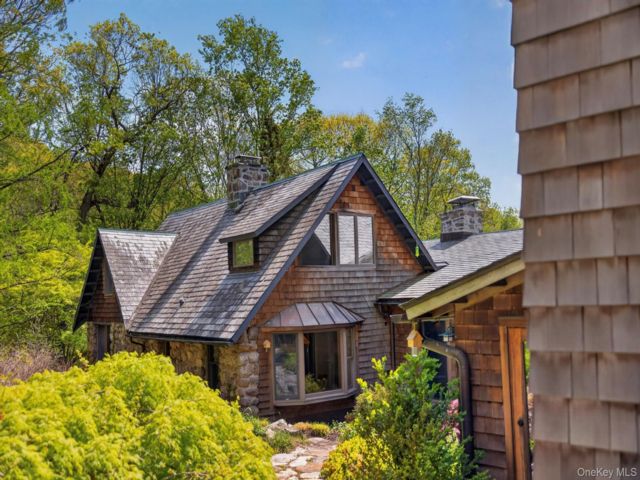  3 BR,  3.00 BTH &nbsp;Craftsman style home in Garrison