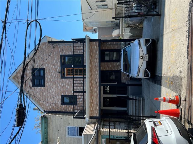  6 BR,  3.00 BTH &nbsp;House style home in Fordham