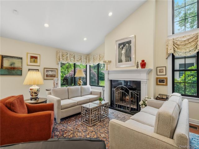 [PHOTO]