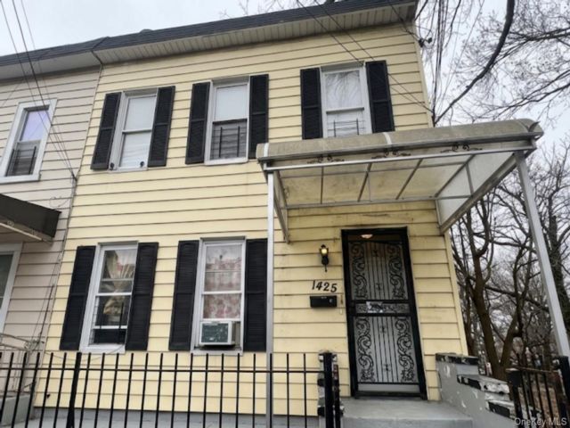  3 BR,  1.00 BTH &nbsp;House style home in Pilgrim