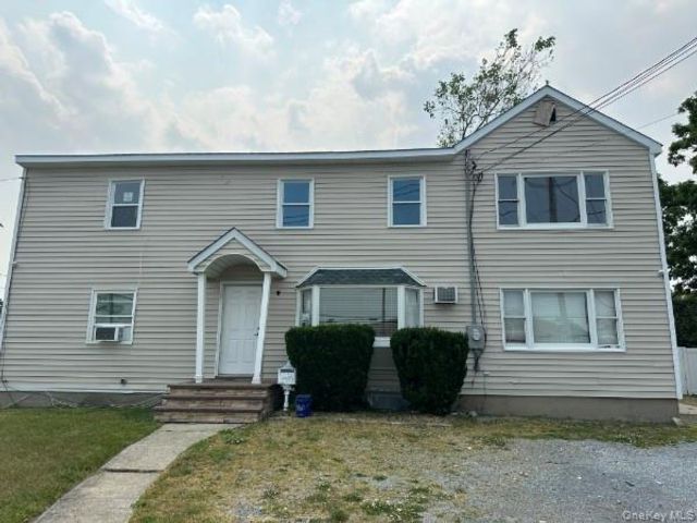  2 BR,  1.00 BTH &nbsp;Other style home in Farmingdale
