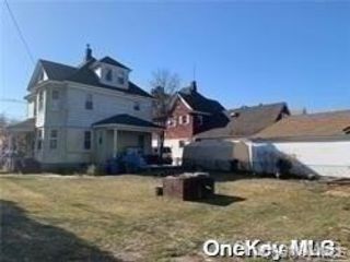  3 BR,  1.00 BTH &nbsp;Colonial style home in Freeport