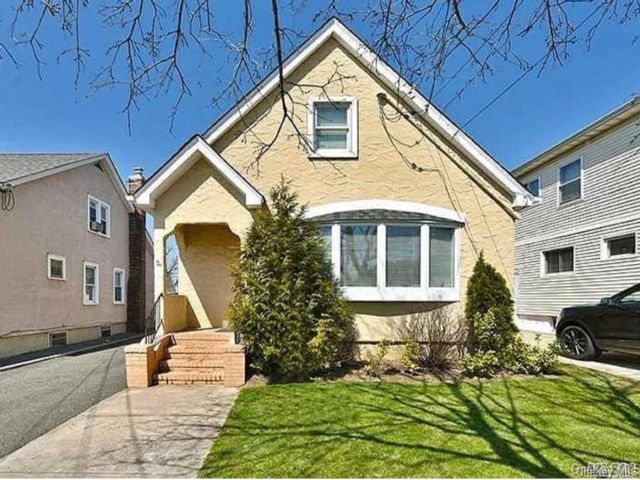  1 BR,  2.00 BTH &nbsp;Other style home in Franklin Square