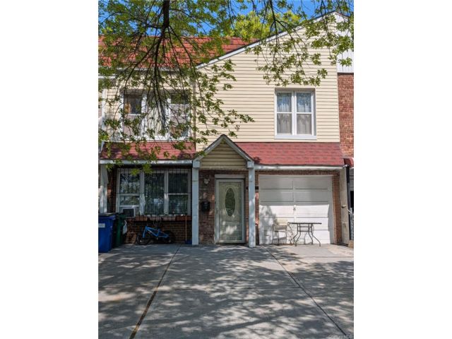Studio,  0.00 BTH &nbsp;Commercial style home in Queens Village