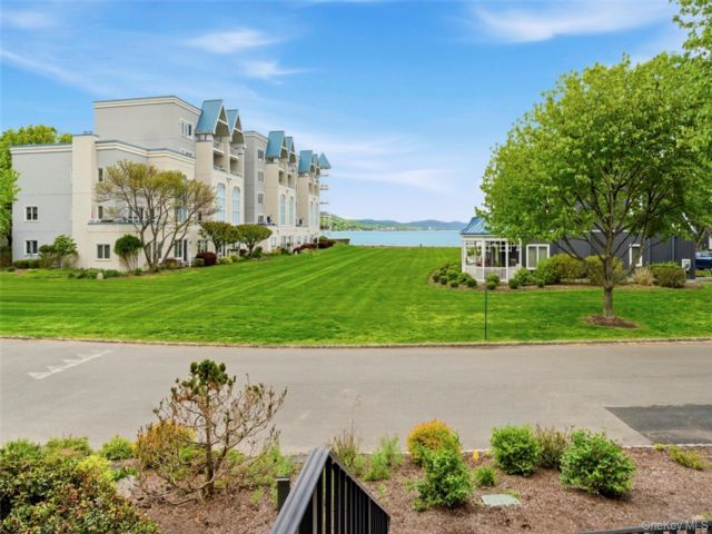  2 BR,  4.00 BTH &nbsp;Condo style home in Piermont