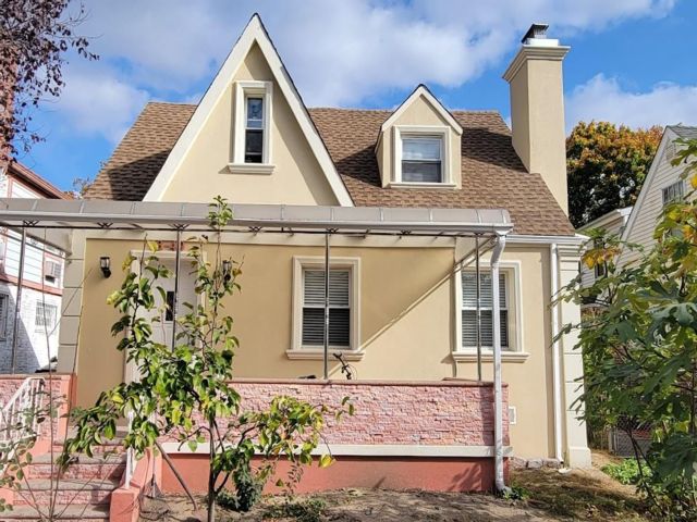  1 BR,  1.00 BTH &nbsp;Cape cod style home in Fresh Meadows