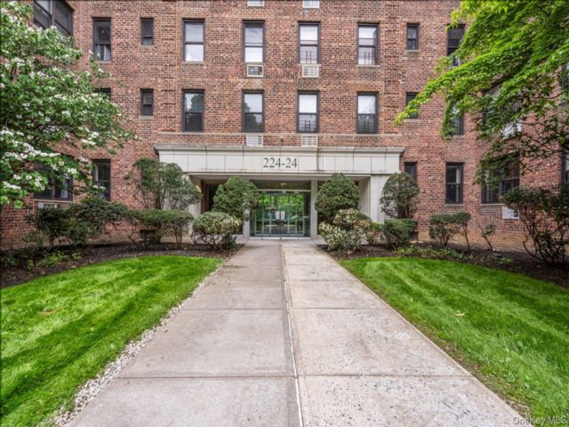  2 BR,  2.00 BTH &nbsp;Other style home in Bayside