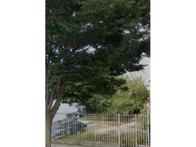 Lot <b>Size:</b> 20x100 &nbsp;House style home in Cypress Hills