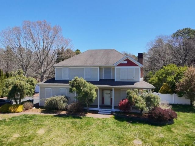  4 BR,  3.00 BTH &nbsp;Colonial style home in Miller Place