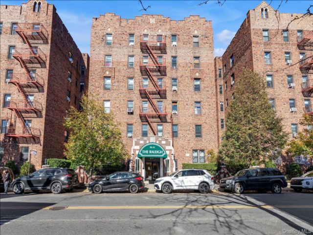  2 BR,  1.00 BTH &nbsp;Garden style home in Jackson Heights