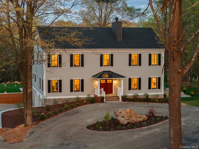  4 BR,  5.00 BTH &nbsp;Colonial style home in Germantown
