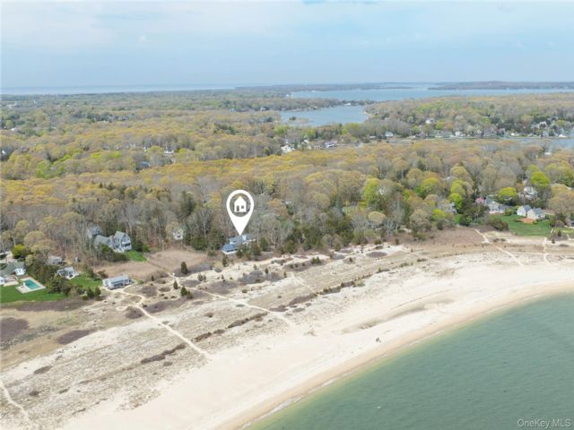  3 BR,  4.00 BTH &nbsp;Traditional style home in Southold