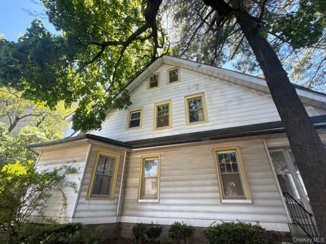  3 BR,  1.00 BTH &nbsp;Colonial style home in Yonkers