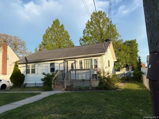 [West Babylon Real Estate, listing number 7286282]