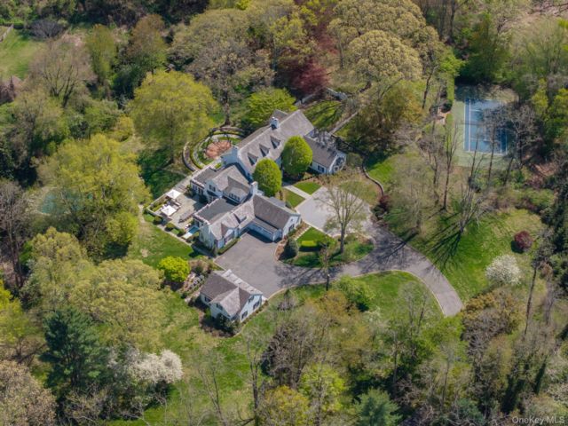  8 BR,  9.00 BTH &nbsp;Estate style home in Locust Valley