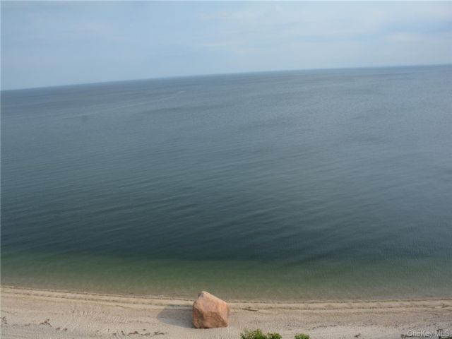 [PHOTO]