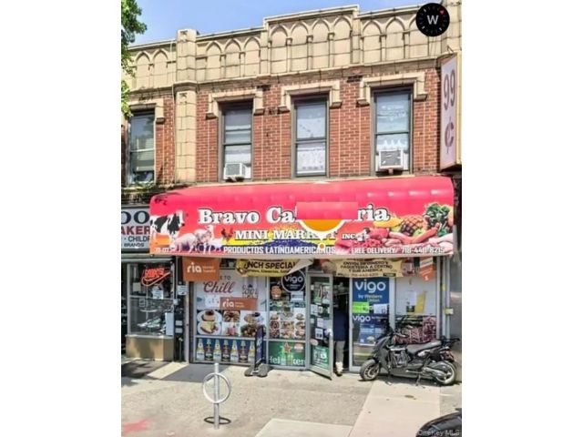  4 BR,  2.00 BTH &nbsp;House style home in Maspeth