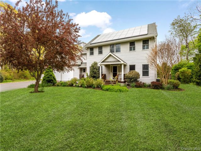  3 BR,  3.00 BTH &nbsp;Traditional style home in South Jamesport