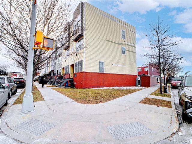  5 BR,  3.00 BTH &nbsp;House style home in Brooklyn