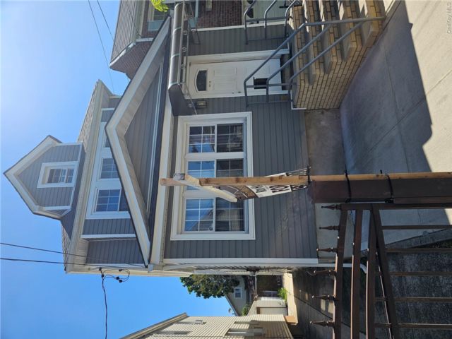  4 BR,  3.00 BTH &nbsp;Colonial style home in Richmond Hill